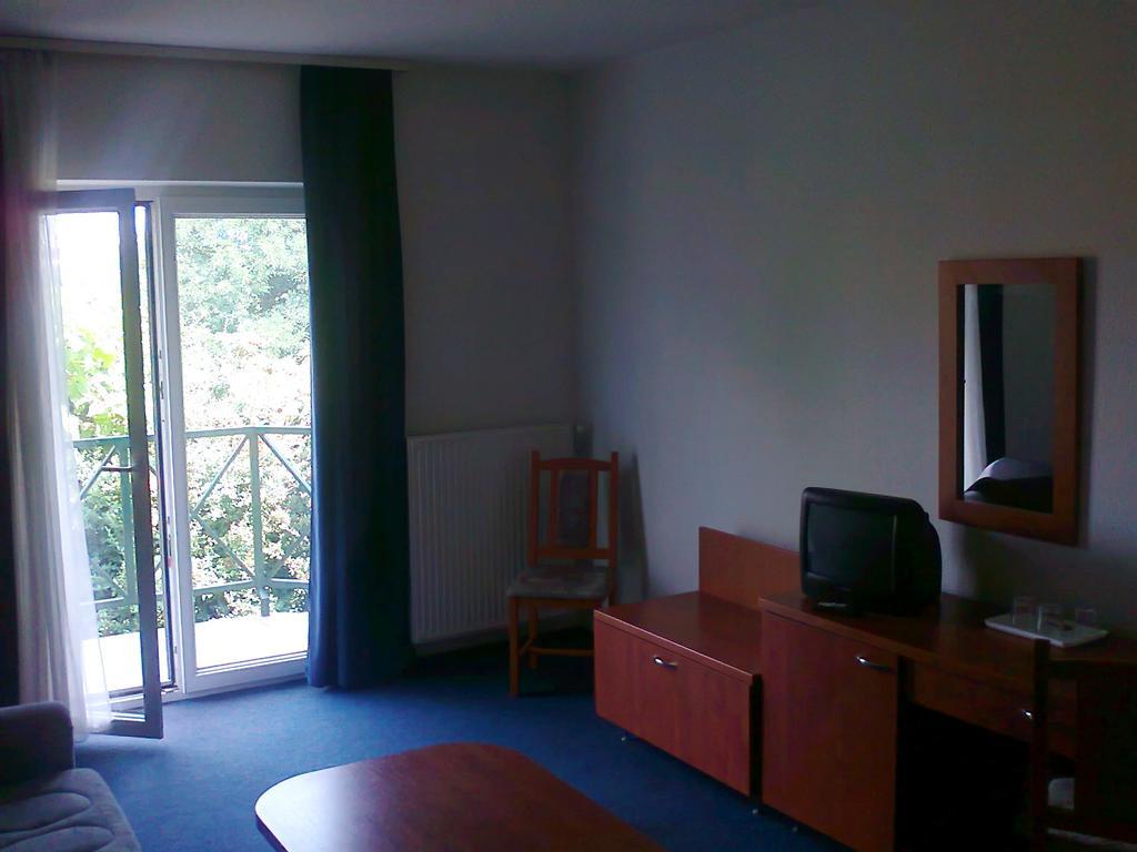 Pontis Hotell Biatorbágy Rum bild
