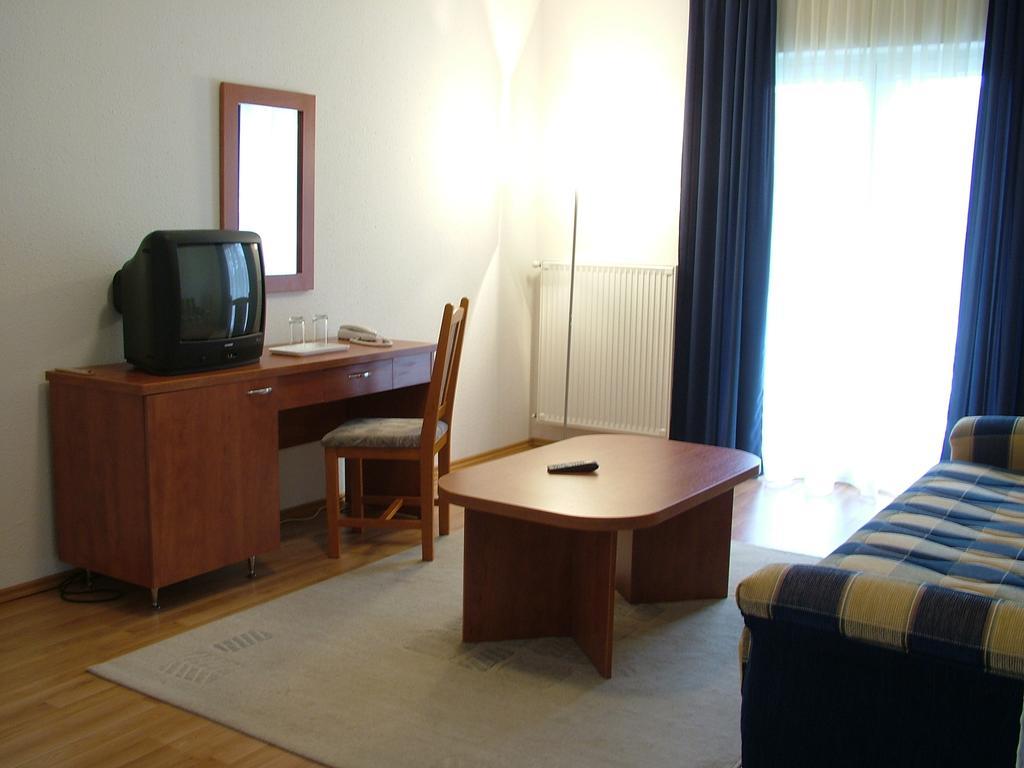 Pontis Hotell Biatorbágy Rum bild