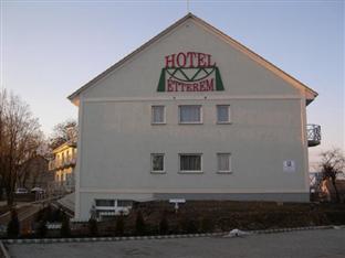 Pontis Hotell Biatorbágy Exteriör bild